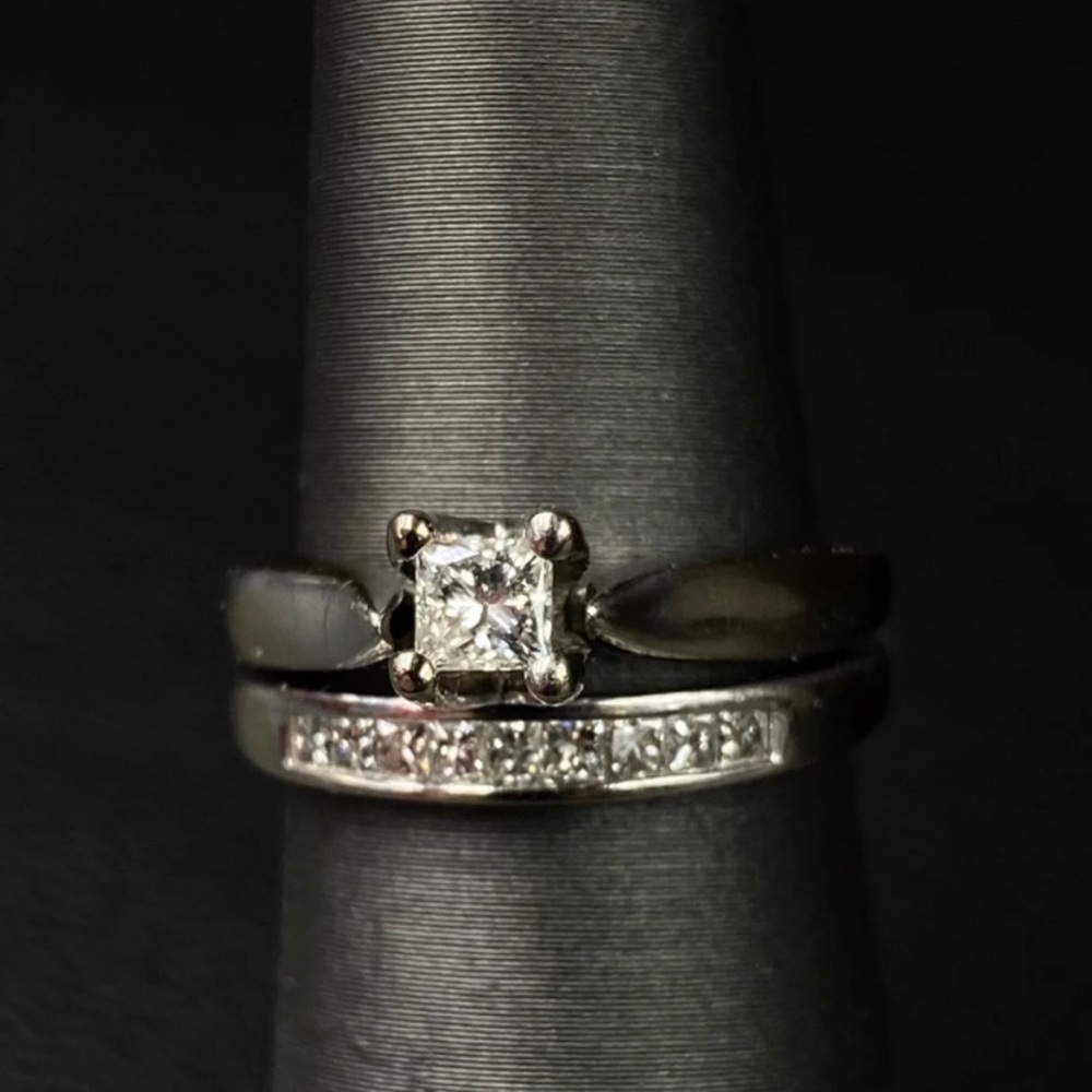 Ring - Picture 2 of 5